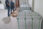 Parte do granito para o piso já na igreja
