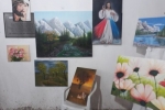 Padre pinta, expõe e vende quadros