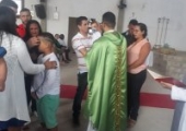 Bastimo das crianças Heitor, Josué e  Grasielle, na Matriz. | <strong>Crédito: </strong>Rosimery Rangel Fernandes, Pascom - 25/08/19