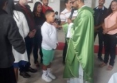 Bastimo das crianças Heitor, Josué e  Grasielle, na Matriz. | <strong>Crédito: </strong>Rosimery Rangel Fernandes, Pascom - 25/08/19