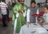Bastimo das crianças Heitor, Josué e  Grasielle, na Matriz. | <strong>Crédito: </strong>Rosimery Rangel Fernandes, Pascom - 25/08/19
