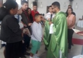 Bastimo das crianças Heitor, Josué e  Grasielle, na Matriz. | <strong>Crédito: </strong>Rosimery Rangel Fernandes, Pascom - 25/08/19