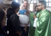 Bastimo das crianças Heitor, Josué e  Grasielle, na Matriz. | <strong>Crédito: </strong>Rosimery Rangel Fernandes, Pascom - 25/08/19
