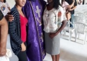 Homenagem dos paroquianos  da matriz pelos 17 anos de ordenação sacerdotal do padre Lenilson, transcorrido no dia anterior (30/11/19) | <strong>Crédito: </strong>Rosimery Rangel, Pascom - 01/12/19