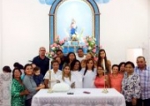 Comunidade reunida em torno do altar | <strong>Crédito: </strong>Ronald de Sá e Cristina Ribeiro