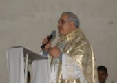 Padre Crimario Verdam ministrando a homilia | <strong>Crédito: </strong>Roni Lisboa / Pascom