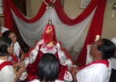 Coroação do Sagrado Coração de Jesus na Capela Santa Rita, em 07/06/15, feita pelas senhoras do Apostolado da Oração | <strong>Crédito: </strong>Leniéverson - Pascom