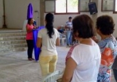 Barbara, do Grupo de Oração Ágape, conduzindo a reflexão | <strong>Crédito: </strong>Roni Lisboa / Pascom
